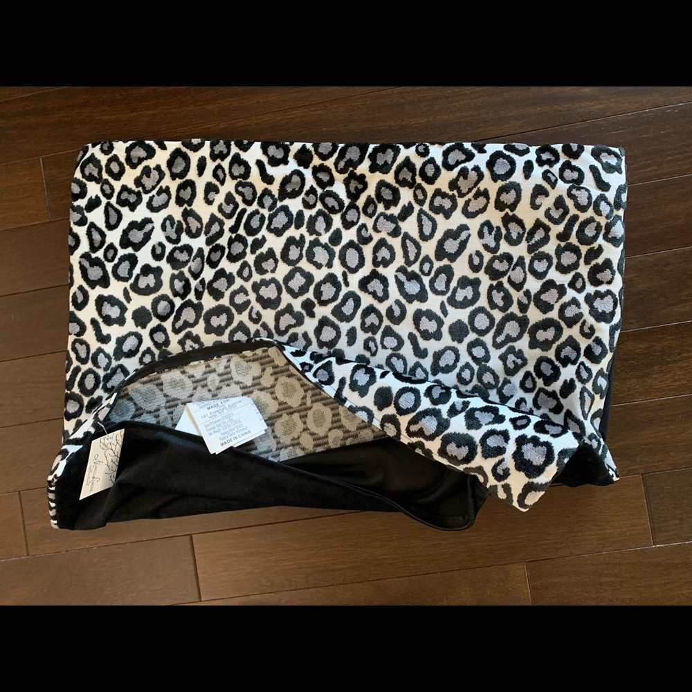 Pillow covers 2 black white grey leopard - Picture 8 of 11